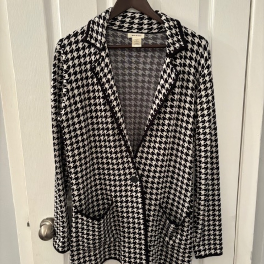 EUC - Black and White Blazer